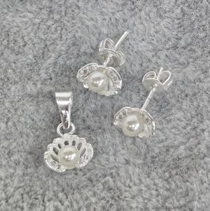 925 Sterling Silver Pearl Jewelry Set – Stud Earrings & Pendant with White CZ